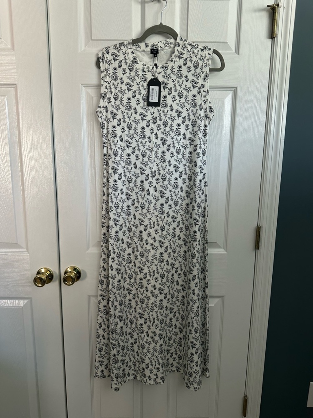 NWT Aleeza Paris Sleeveless Floral Maxi Dress